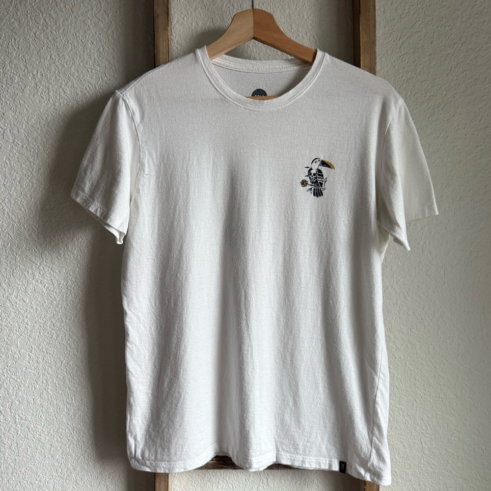 SOLI Tucan & Skeleton Men’s Graphic T-Shirt sz: Small